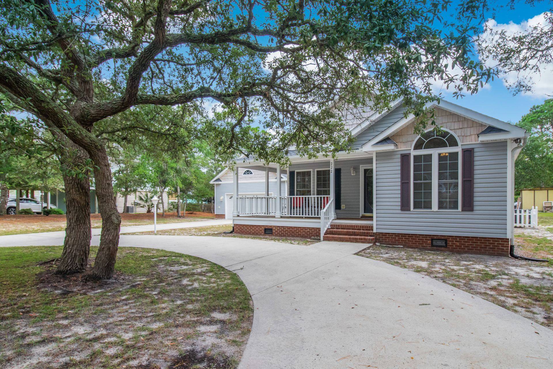 Charming Cottage With Fire Pit And Garage - Serene Family Retreat - Oak Island, NC