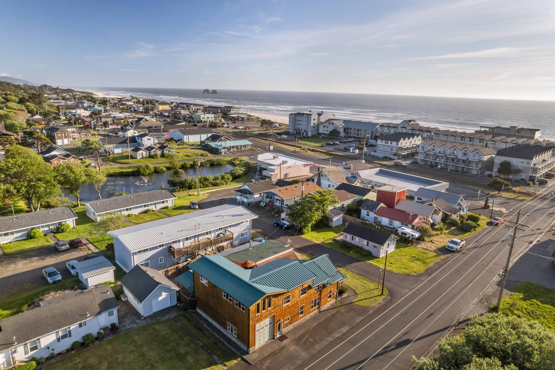 Rockaway Beach Vacation Rental Fun Family Escape, Pet Friendly, Walk to Town and Beach in