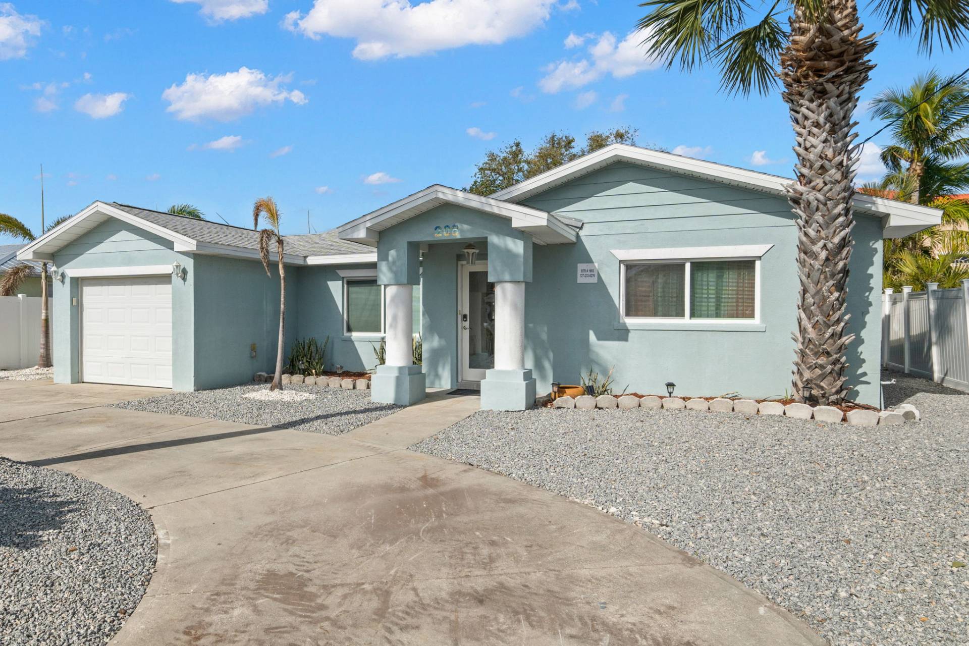 Charming Getaway With Fenced Yard And Grill - Cozy Beach Retreat - Indian Rocks Beach, FL