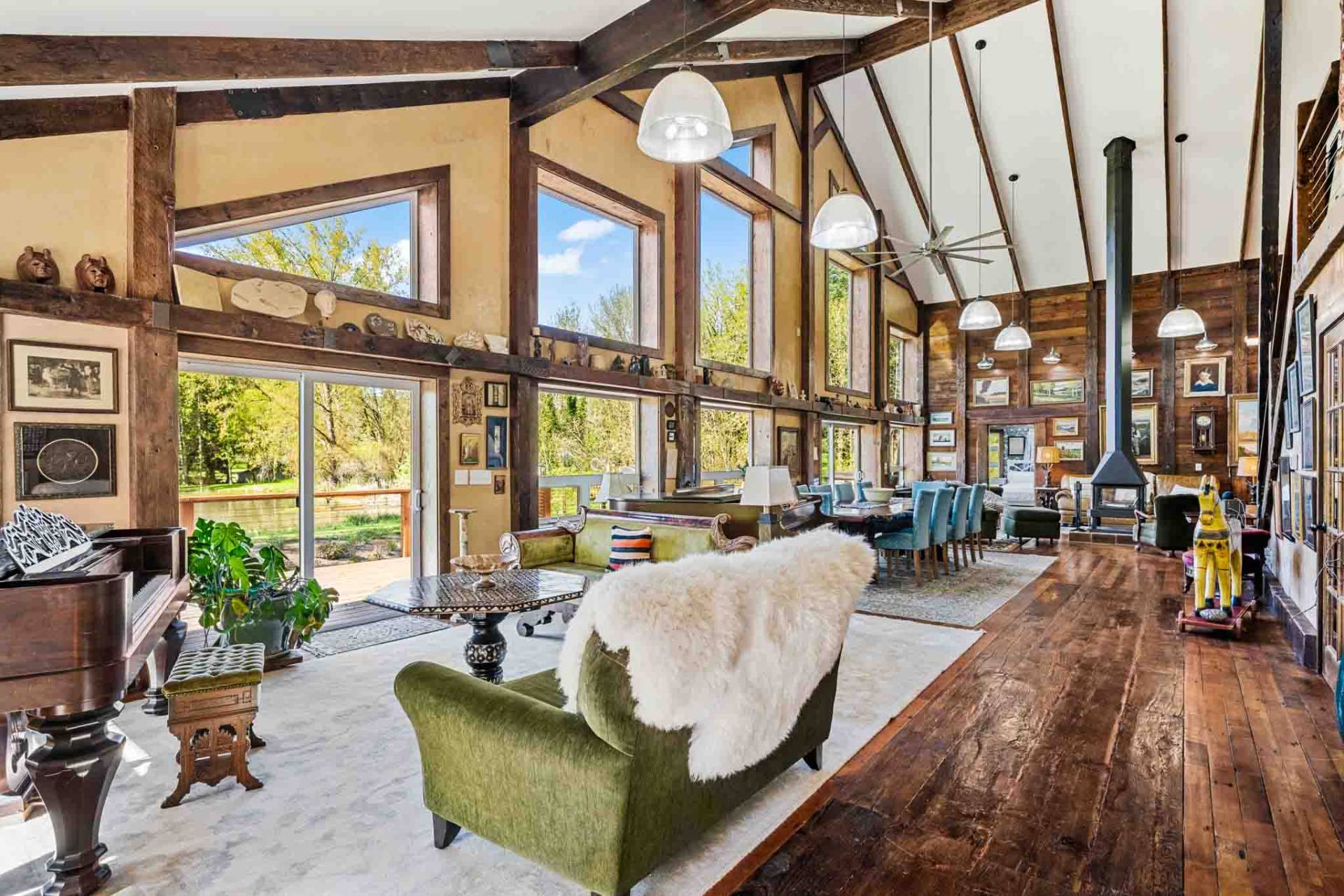 Breathtaking Lakeside Retreat With Wildlife Haven - Charming Escape - Salem, OR
