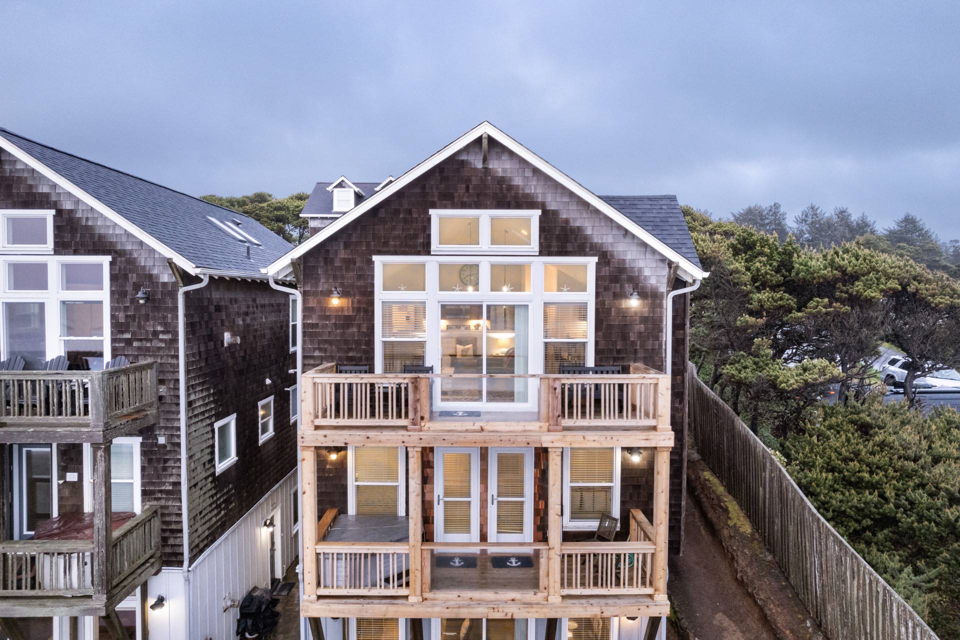 Depoe Bay Vacation Rental Luxury Ocean Front Views, Pet Friendly, Hot Tub, Jacuzzi, Fireplace