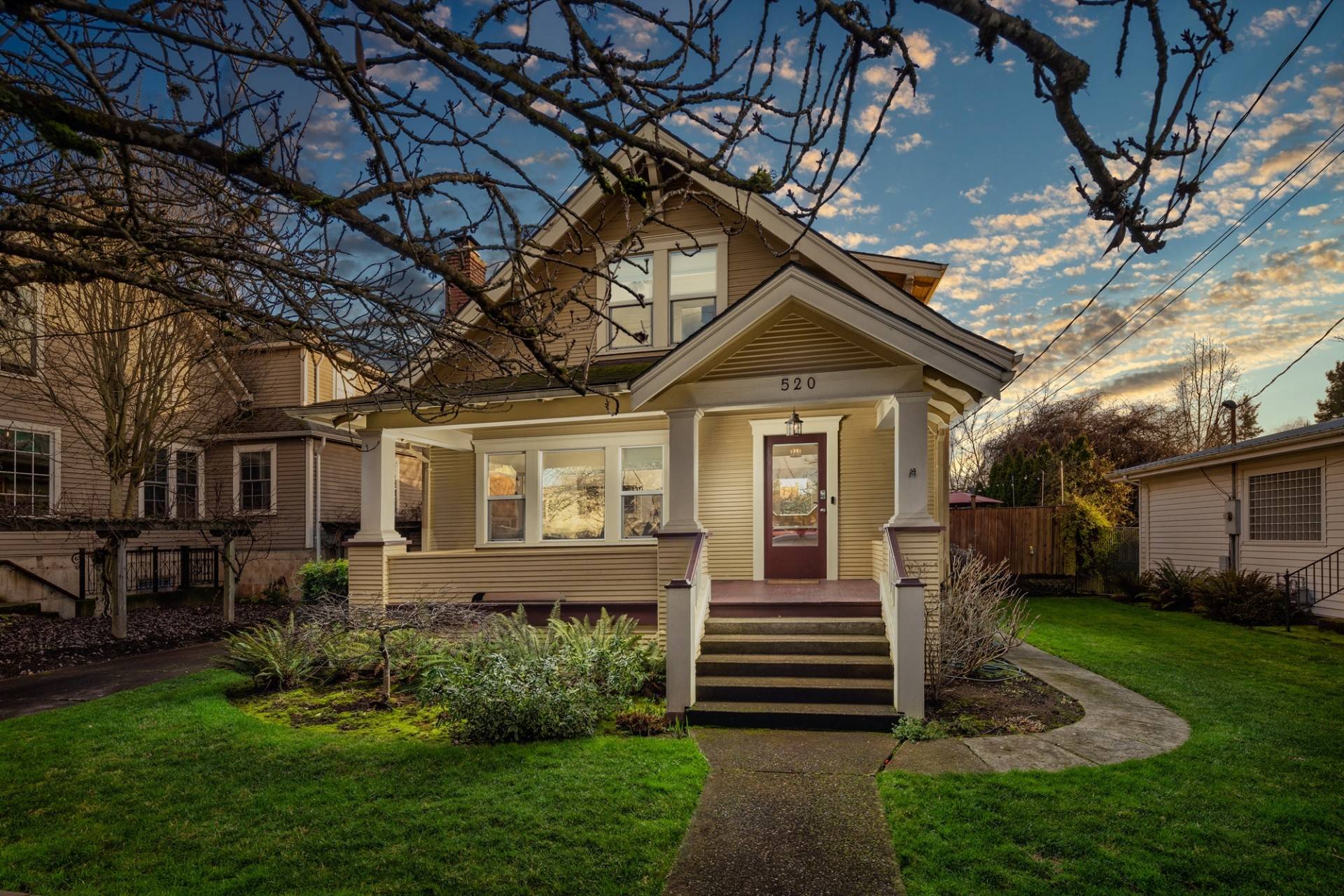 Spacious Kitchen And Fenced Backyard Retreat - Charming Craftsman Oasis - 麥克明維爾