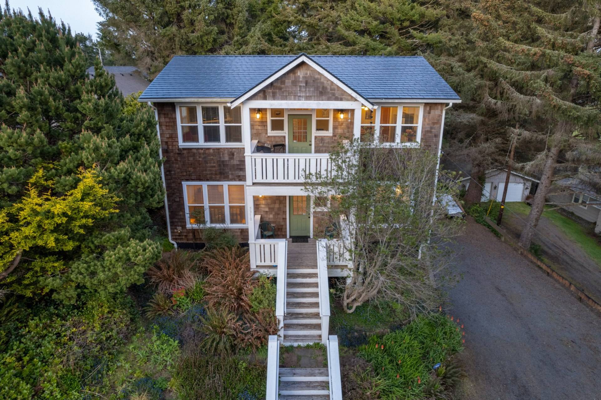 Lincoln City Vacation Rental Outstanding Coastal Home, Open Floor
