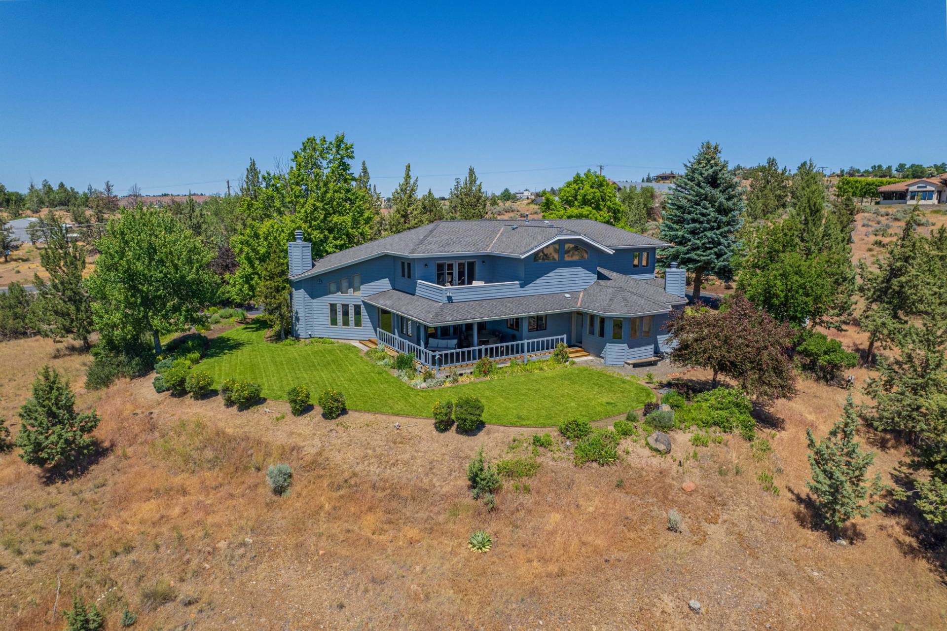 Stunning Valley Views And Game Room - Captivating Hillside Retreat - Madras, OR