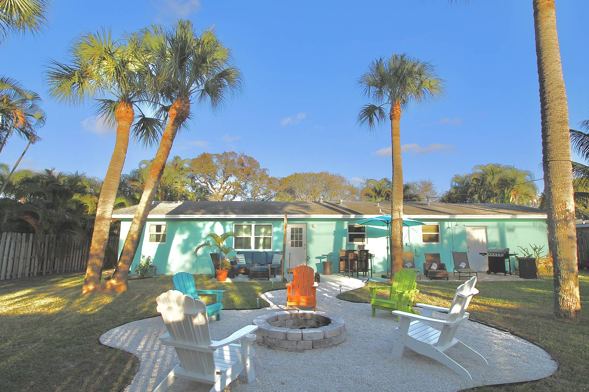 Outdoor Bar And Stone Fire Pit - Charming Coastal Retreat - Stuart, FL