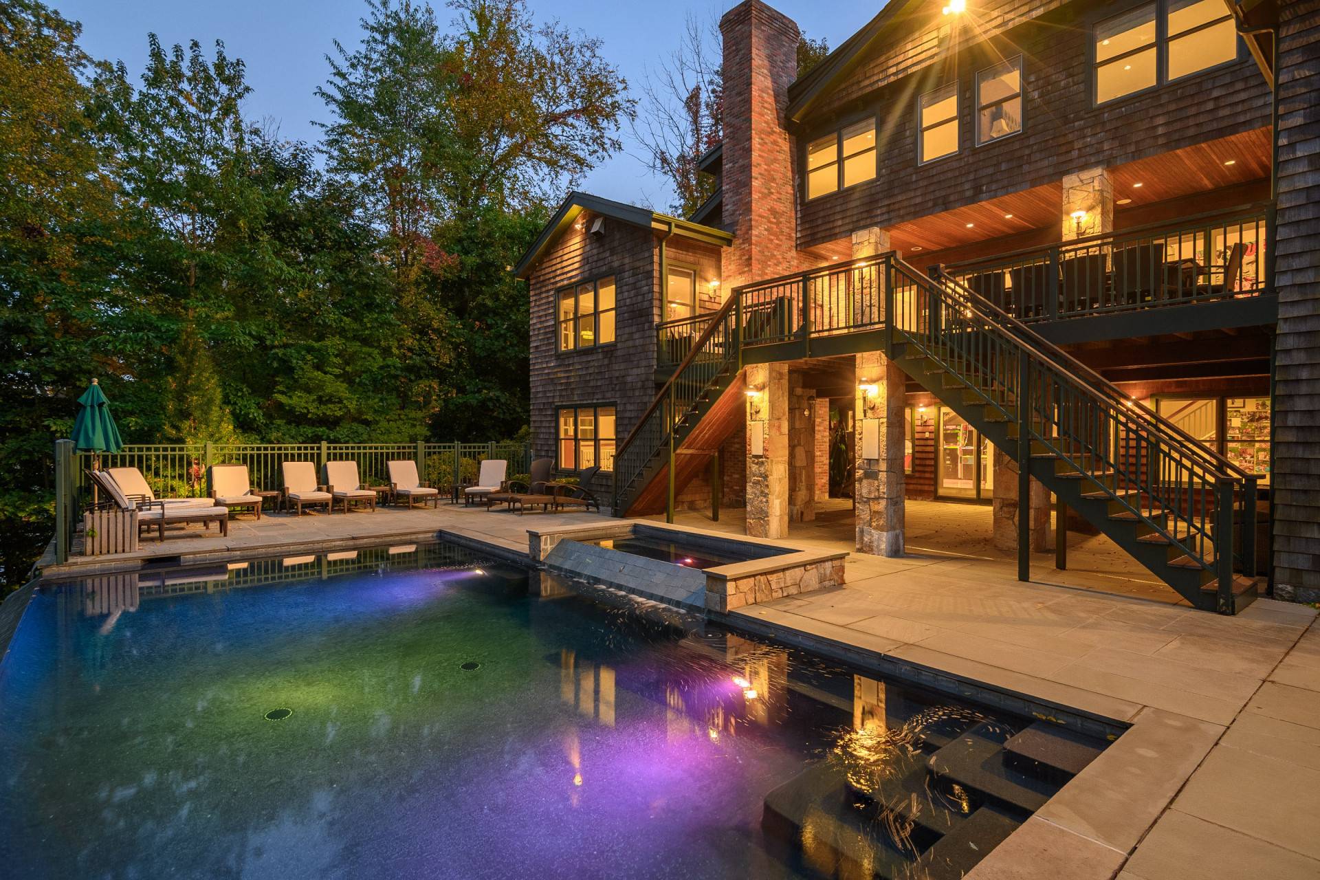 Exquisite Lakeside Retreat With Infinity Pool And Hot Tub - Stunning Escape - Connecticut