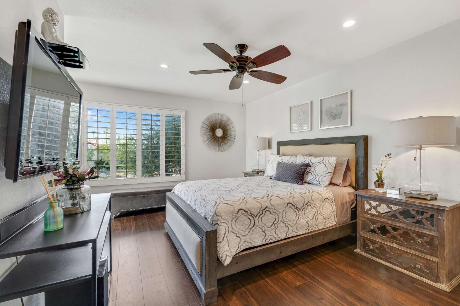 Palm Desert Vacation Rental Updated 2 story Condo! 1 block from El