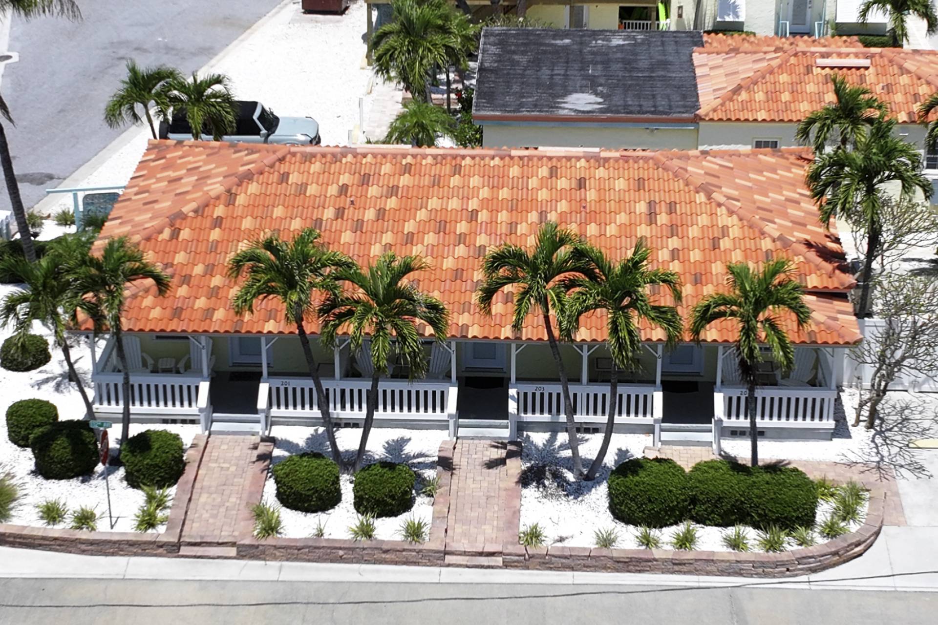 Tropical Oasis With Heated Pool And Tiki Hut - Charming Coastal Retreat - Madeira Beach, FL