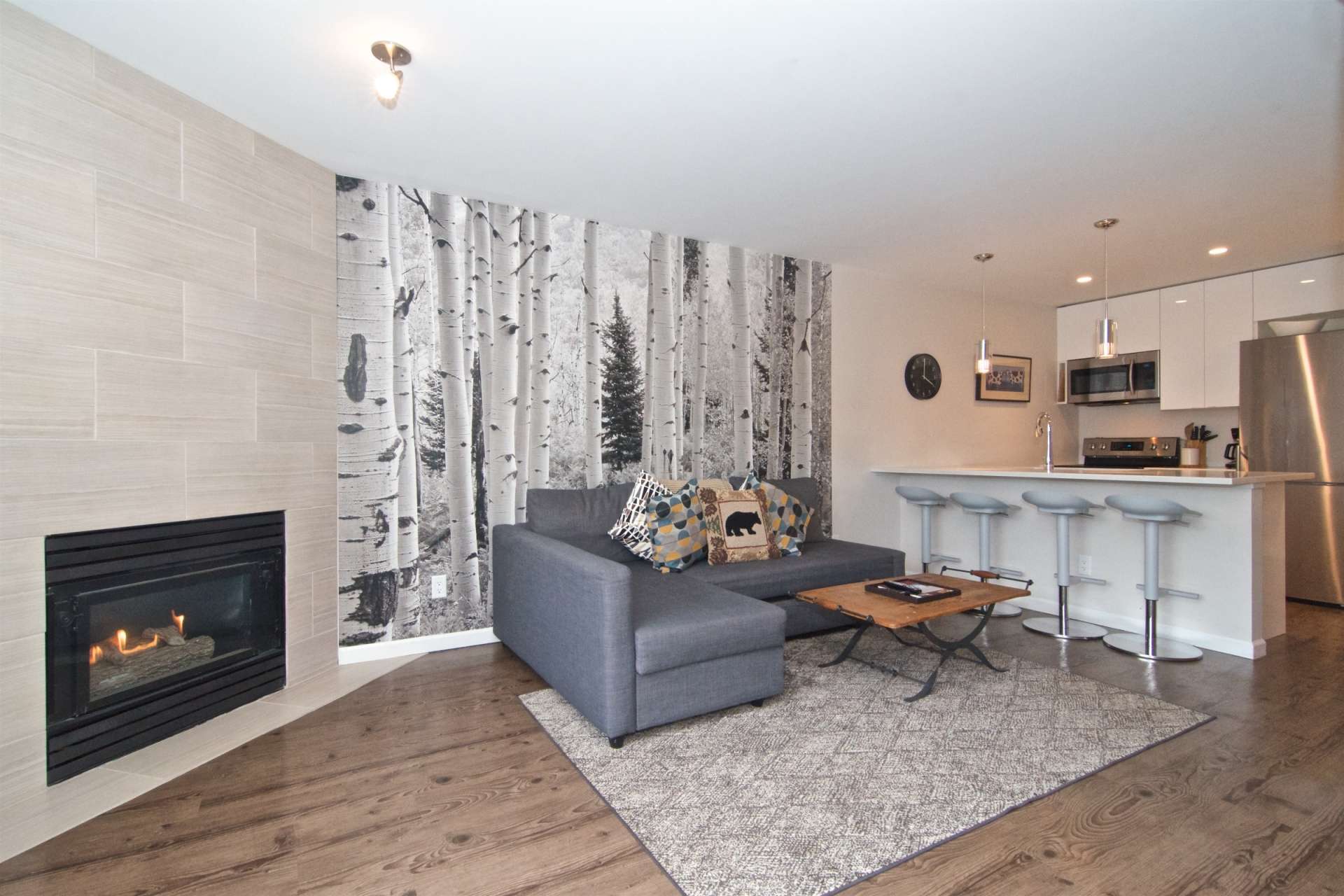 Spacious Condo With Private Deck And Hot Tub - Spectacular Oasis - Canada