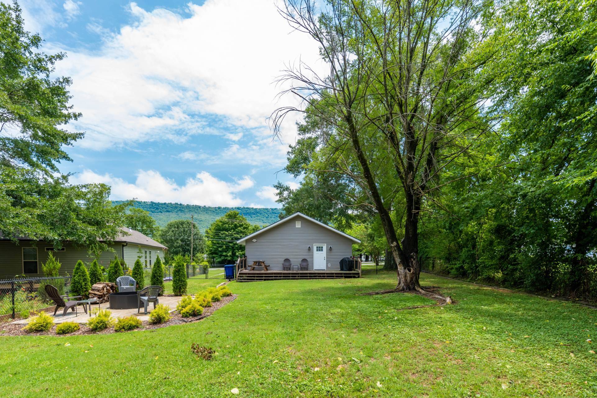 Charming Hideaway With Spacious Fenced Yard - Delightful Retreat - Chattanooga, TN