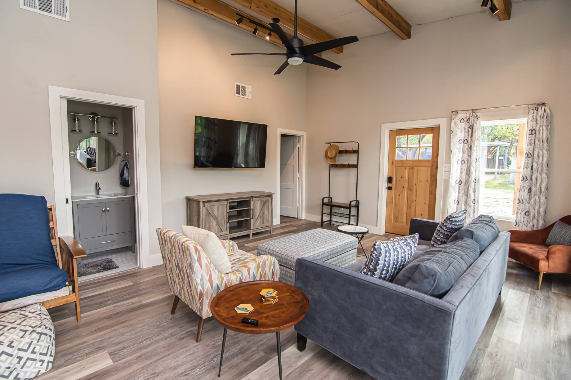 Tranquil Lake Escape With Large Deck And Outdoor Shower - Charming Getaway - Lake Whitney, TX