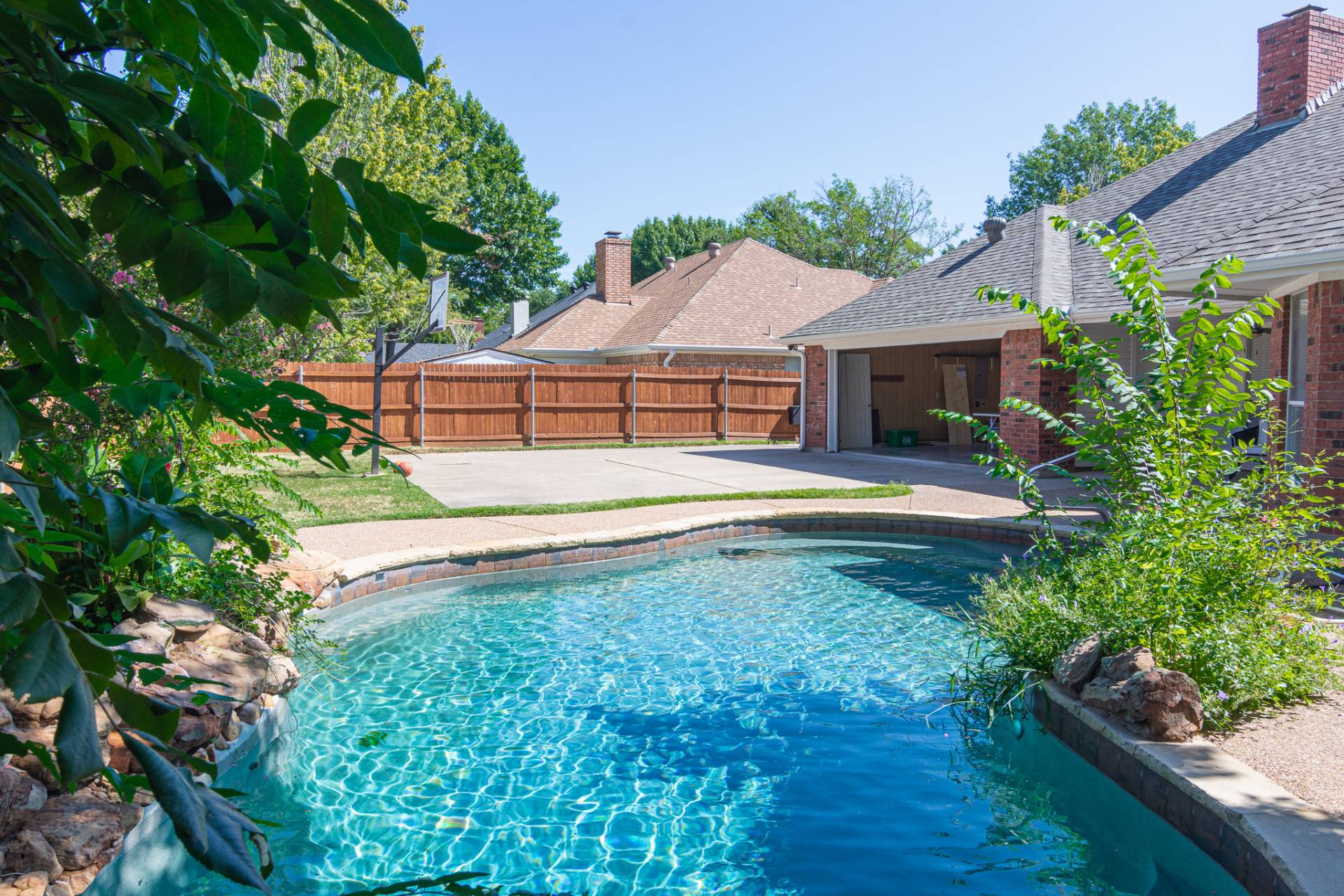 Charming Retreat With Private Pool And Basketball Goal - Cozy Getaway - Fort Worth, TX
