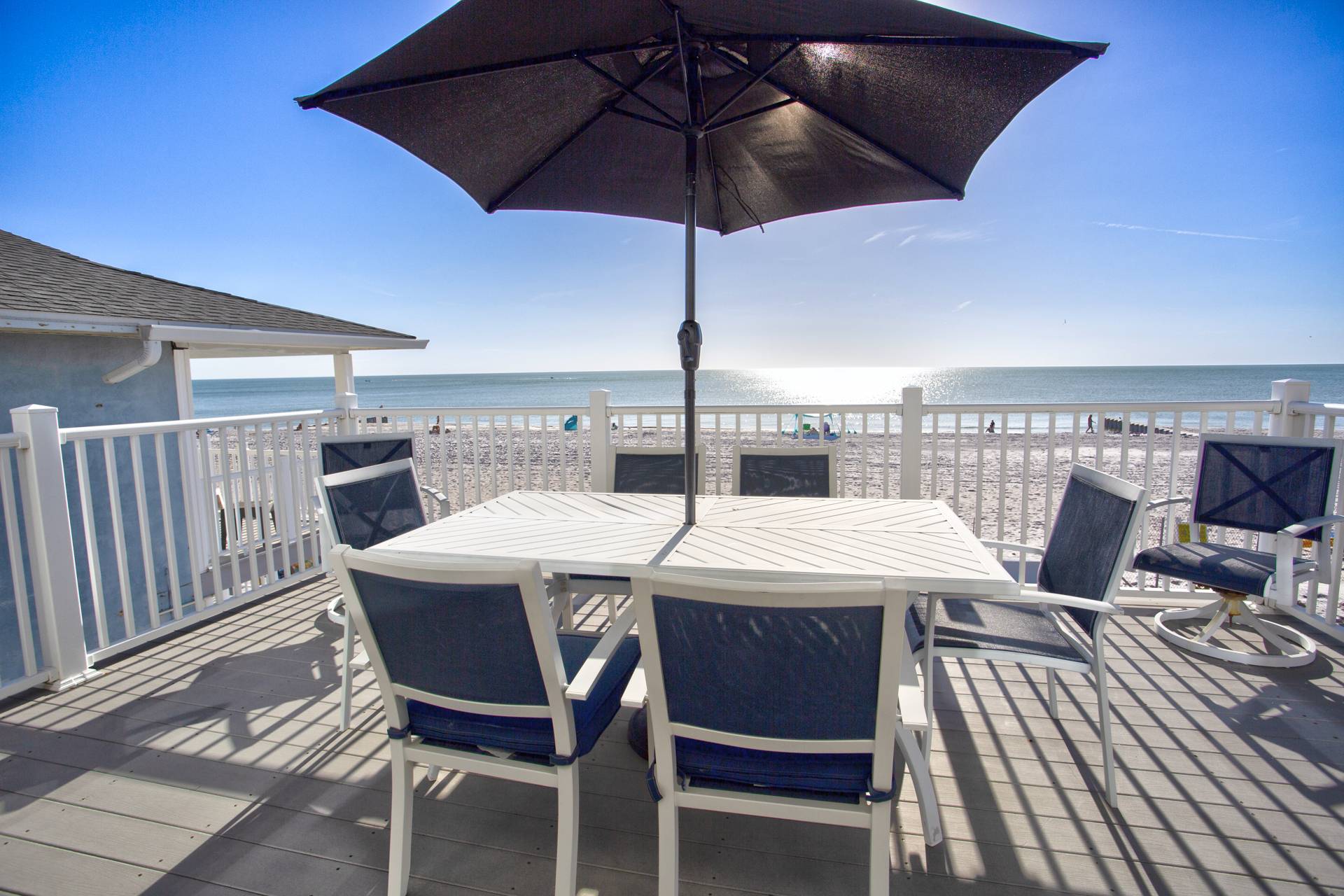 Beachfront Oasis With Multiple Living Areas - Spacious Family Retreat - Madeira Beach, FL