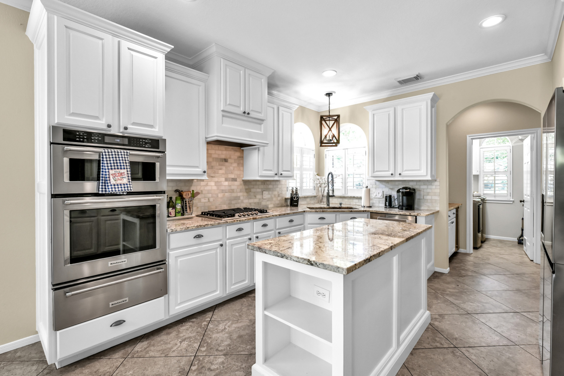 Private Pool And Outdoor Oasis - Beautiful Family Retreat - The Woodlands, TX