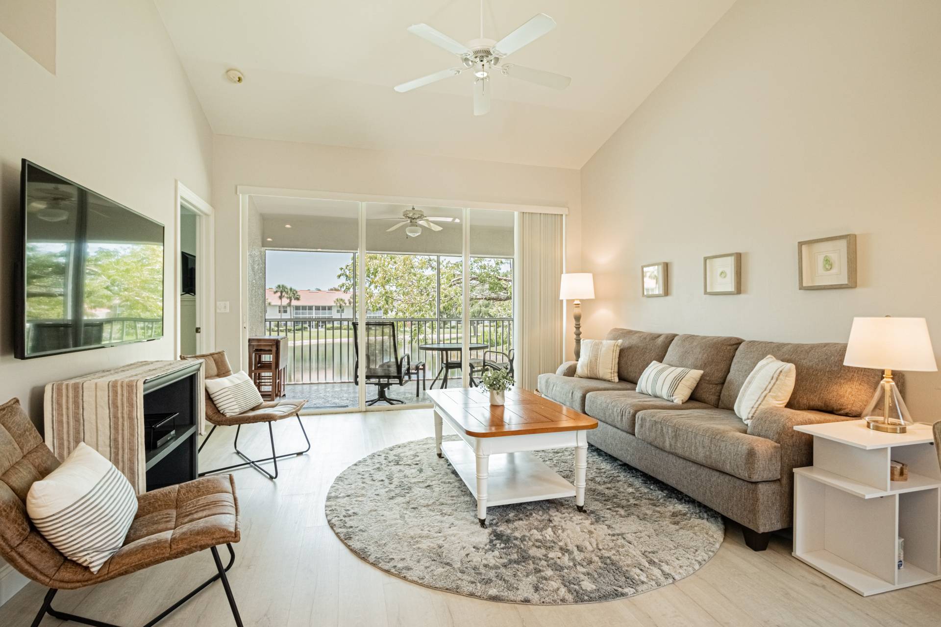 Naples Vacation Rental North Naples 2nd flrend unitlake view condo