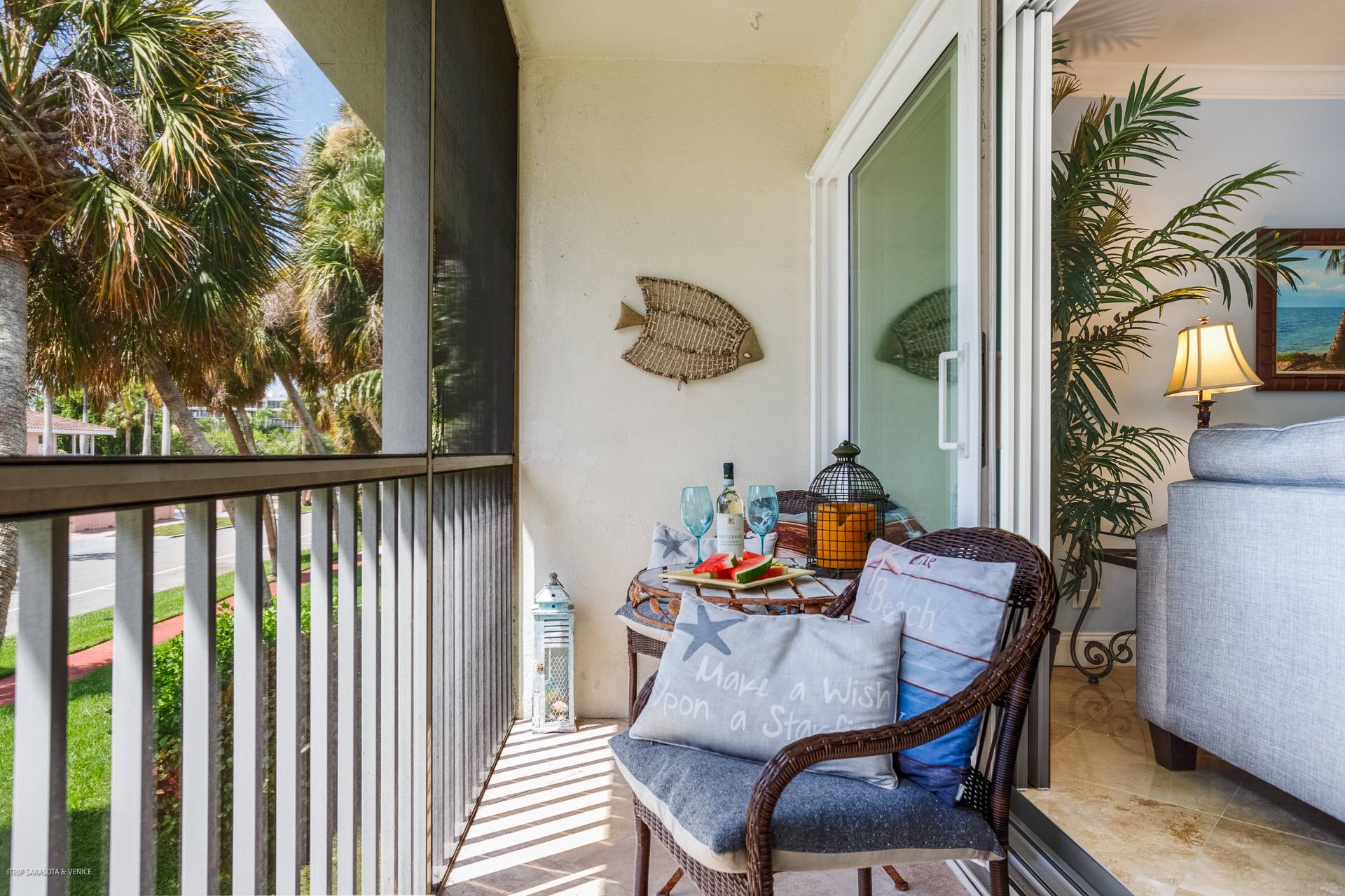 Sarasota Vacation Rental Walk to Lido Beach/Armand Cir, Wifi/Smart TV, Heated Pool/spa