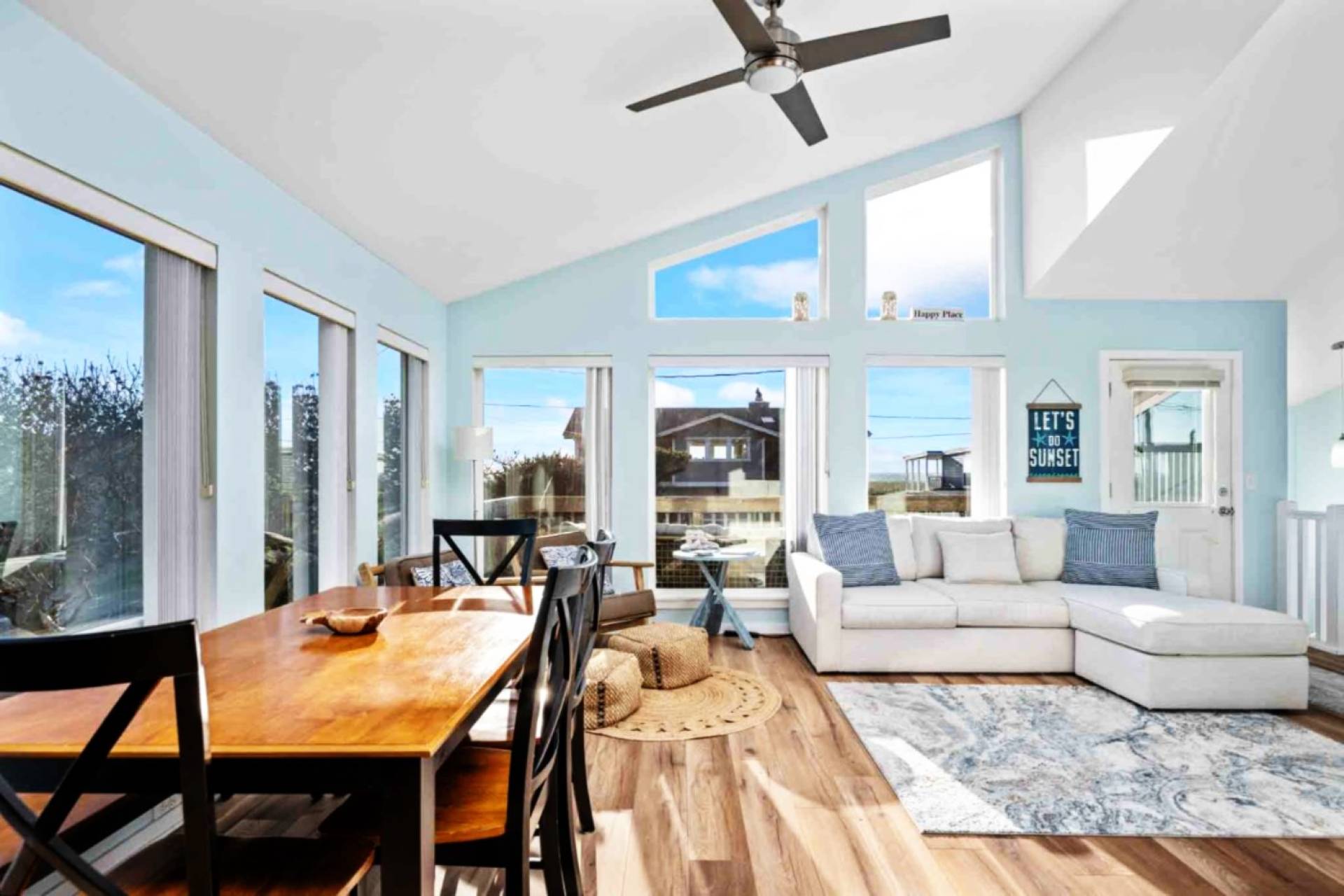 Ocean & Lake Views With Decks - Charming Coastal Haven - Rockaway Beach, OR