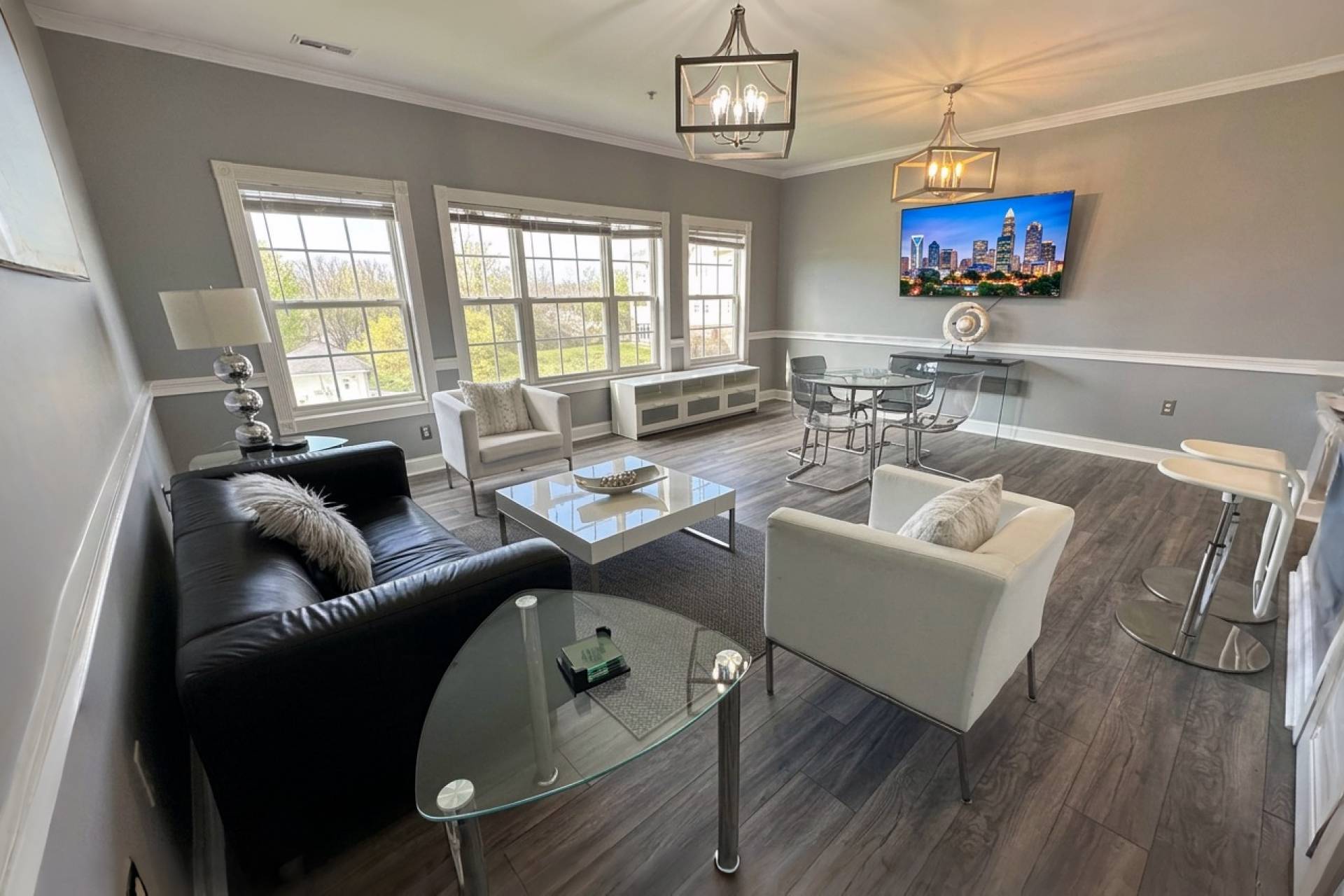 Cozy Comfort And Community Pool - Inviting Relaxation Retreat - Charlotte, NC
