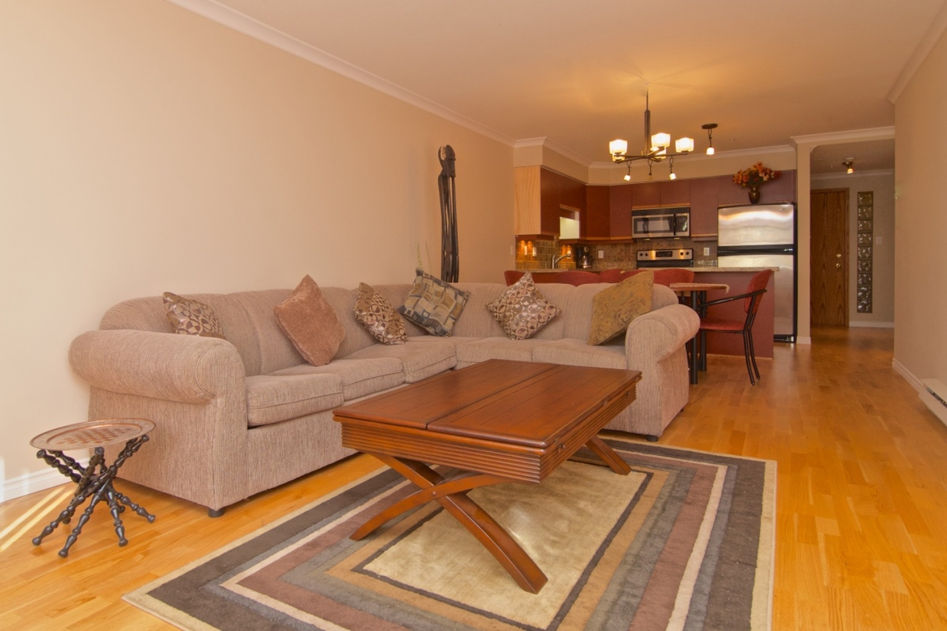 Spacious Living With Private Garden Patio - Charming Condo Retreat - Canada