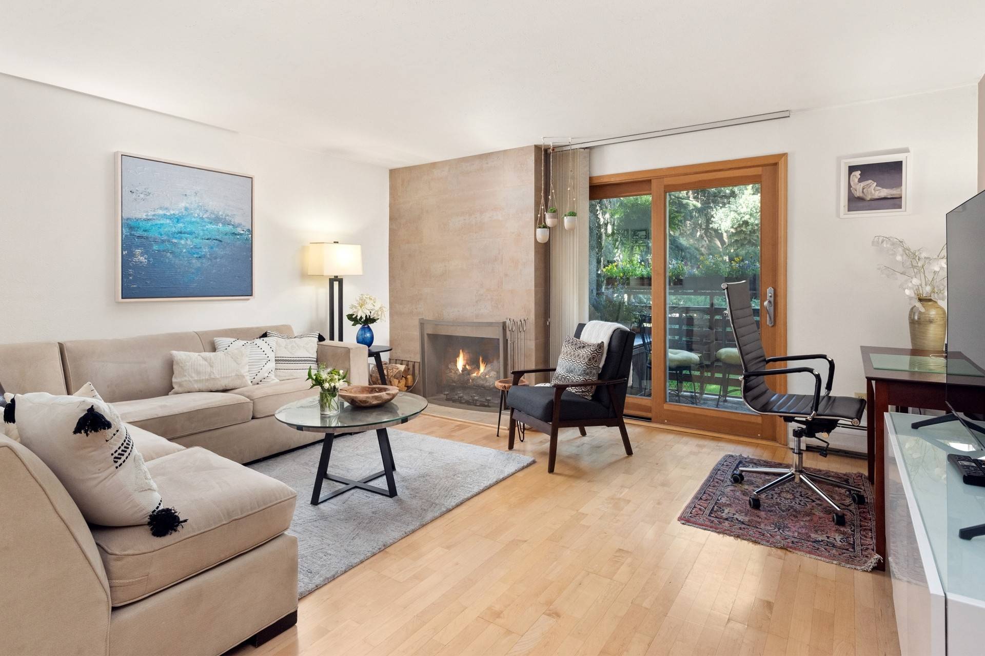 Bright Open Layout And Cozy Fireplace - Inviting Mountain Haven - Aspen