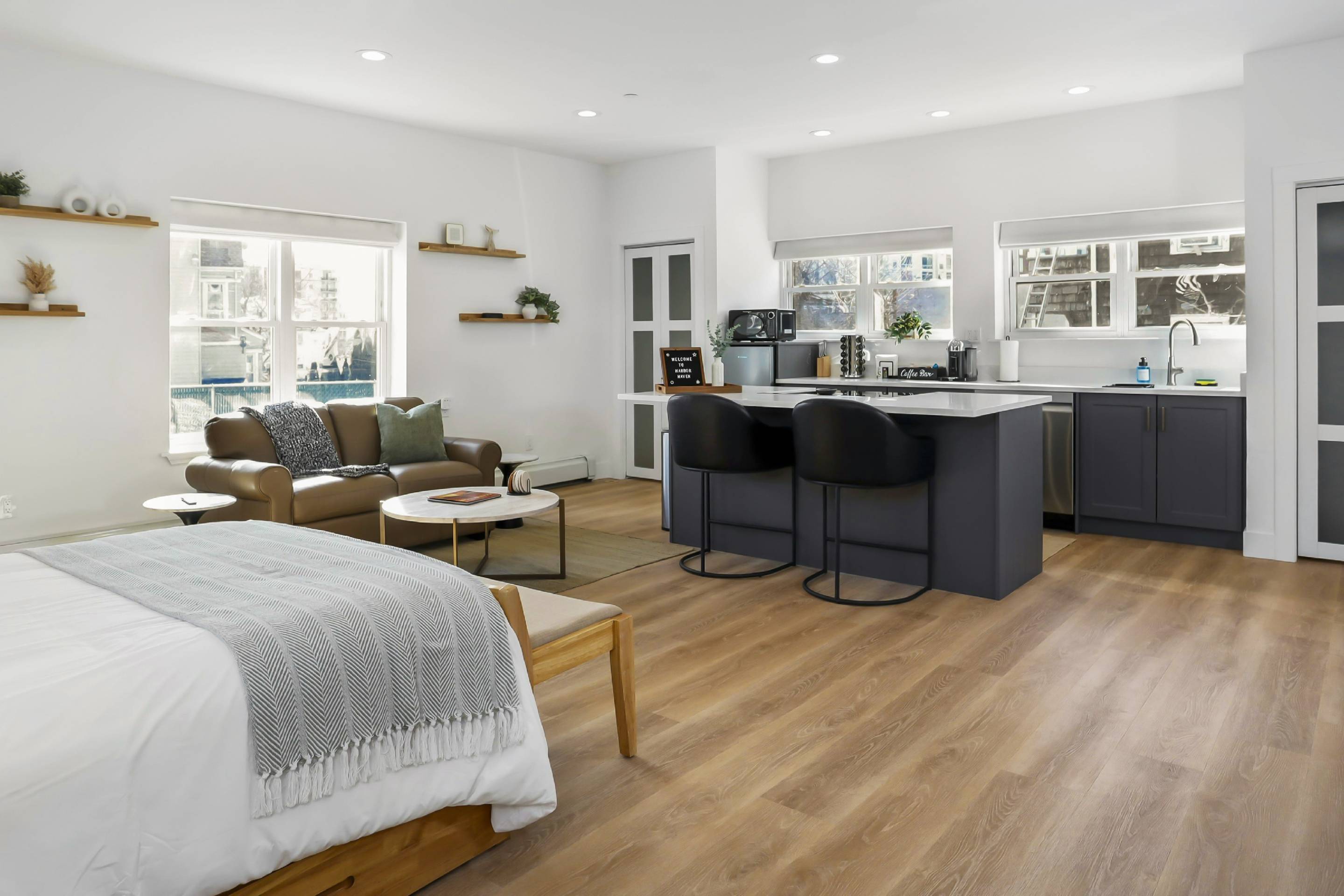 Stylish Studio With Modern Comfort - Chic Harbor Point Retreat - Stamford, CT