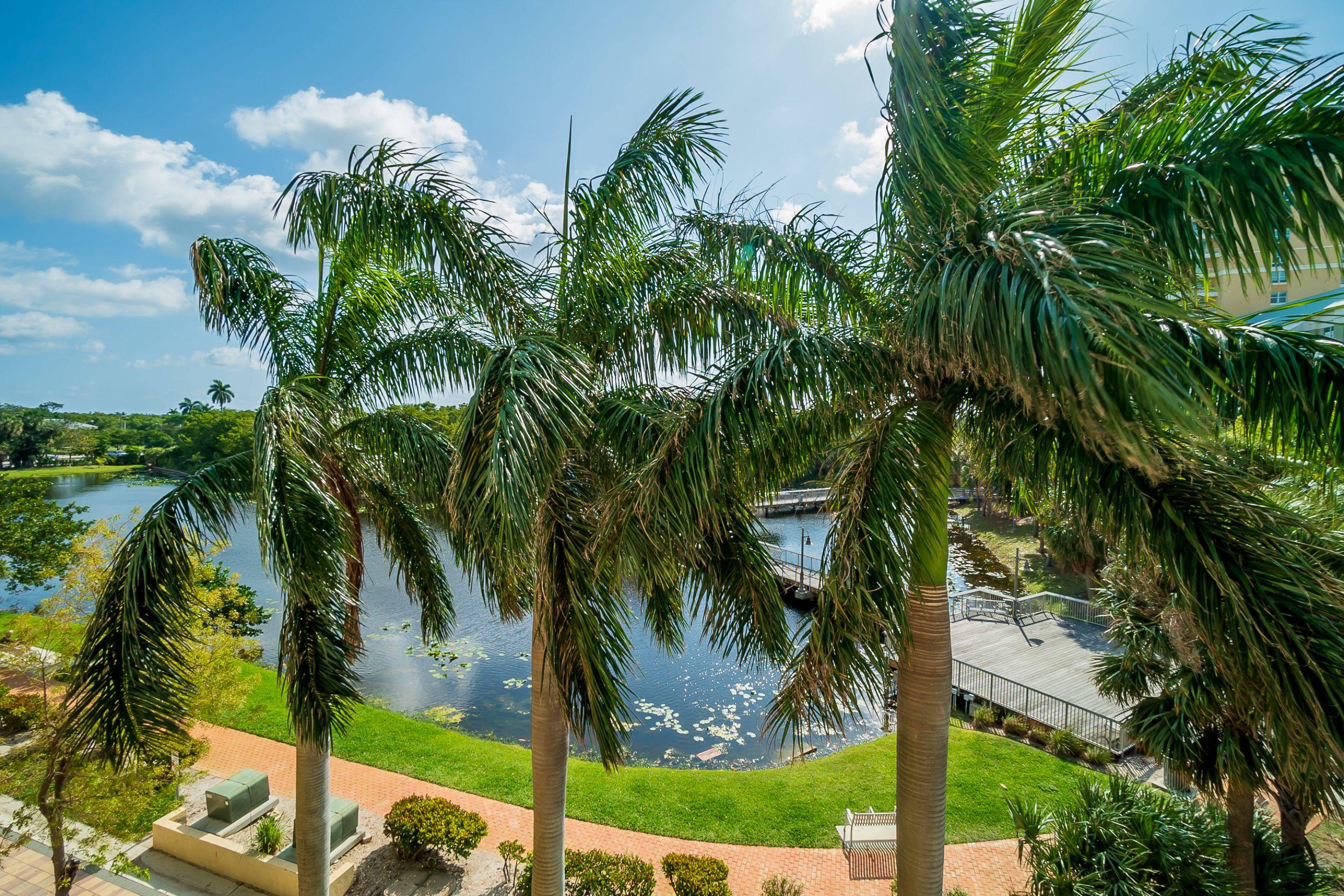Serene Views And Resort-style Amenities - Luxurious Waterfront Retreat - Boynton Beach