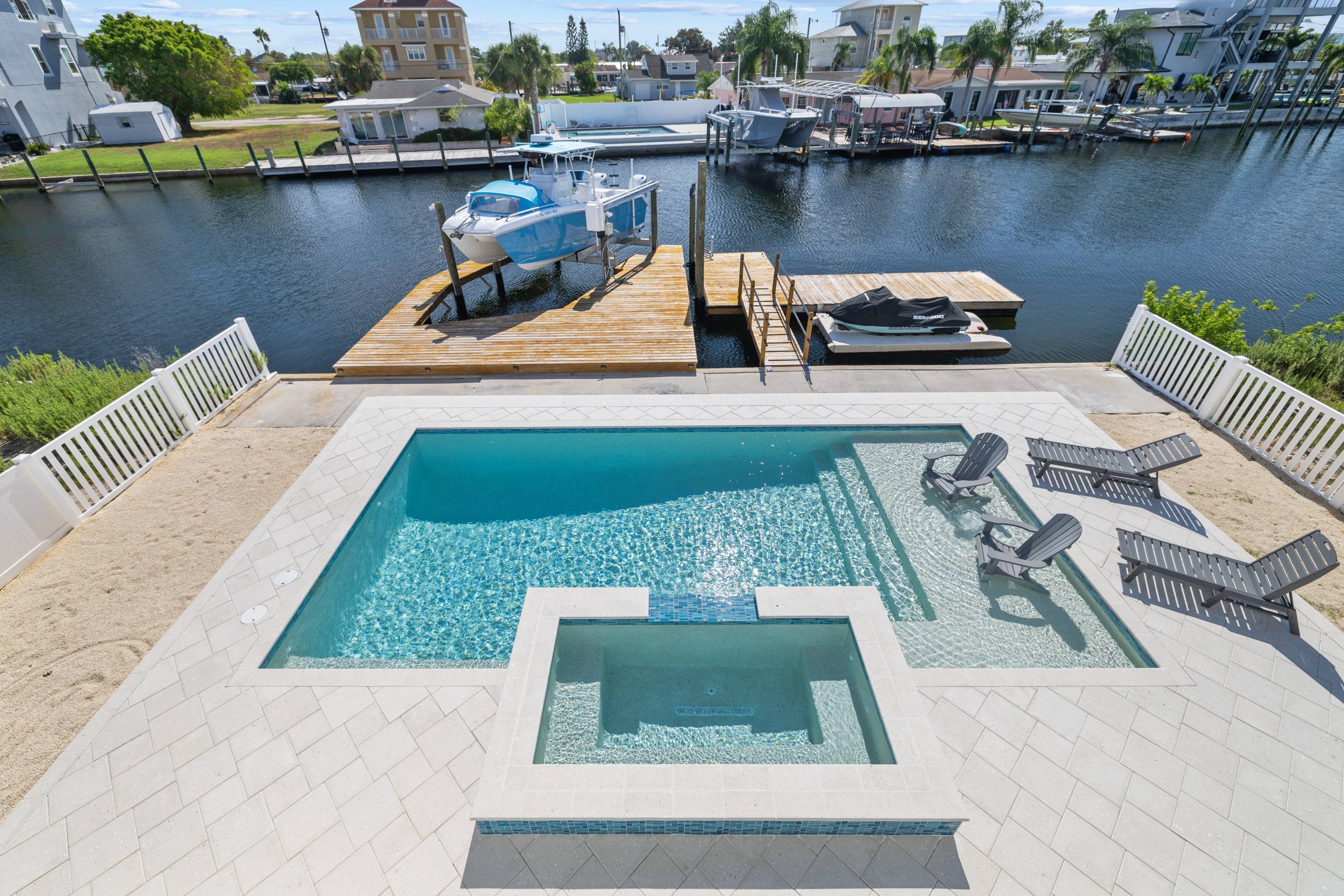 Waterfront Oasis With Heated Pool And Private Dock - Luxurious Retreat - Hudson, FL