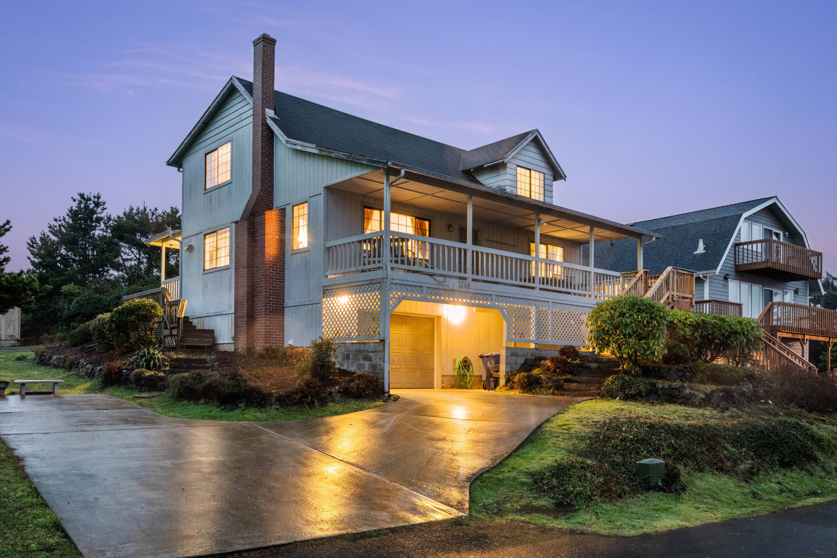 Cozy Retreat With Hot Tub And Pool Table - Charming Coastal Haven - Lincoln City, OR