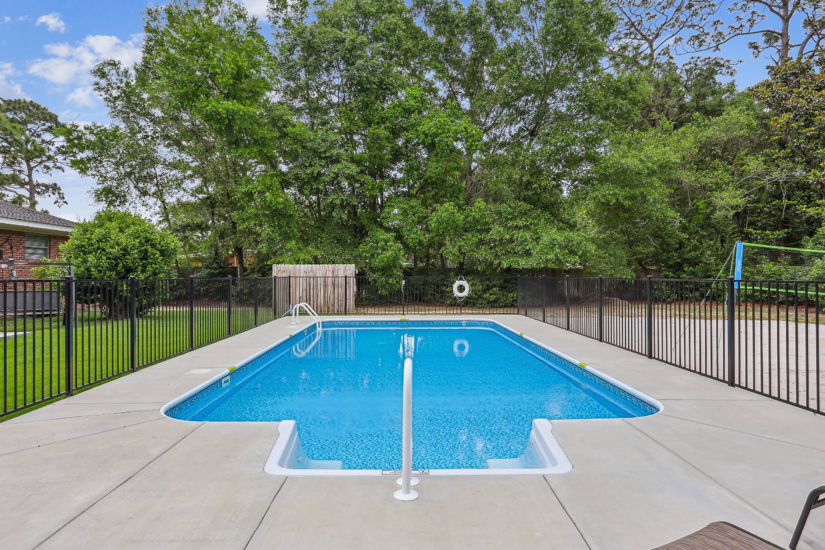 Private In-ground Pool And Spacious Backyard - Gorgeous Family Retreat - Pensacola