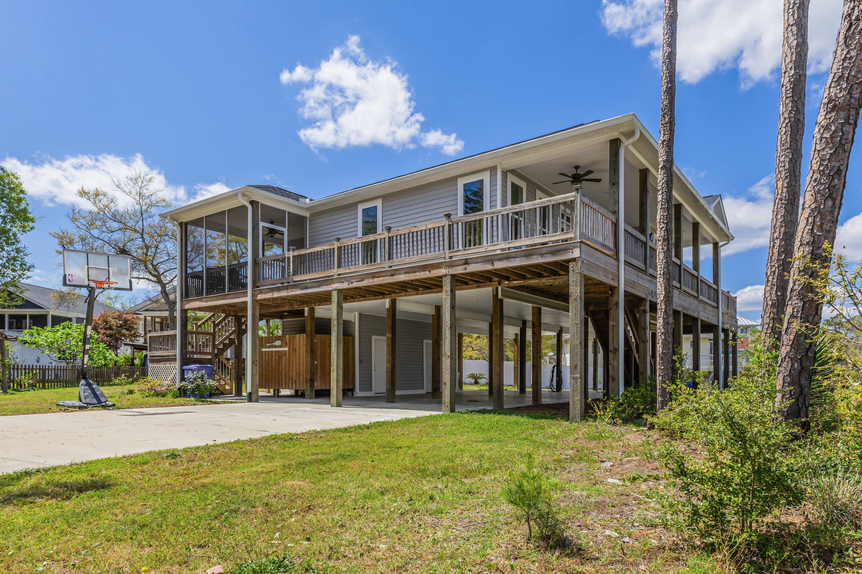The Corner Yacht - Oak Island, NC