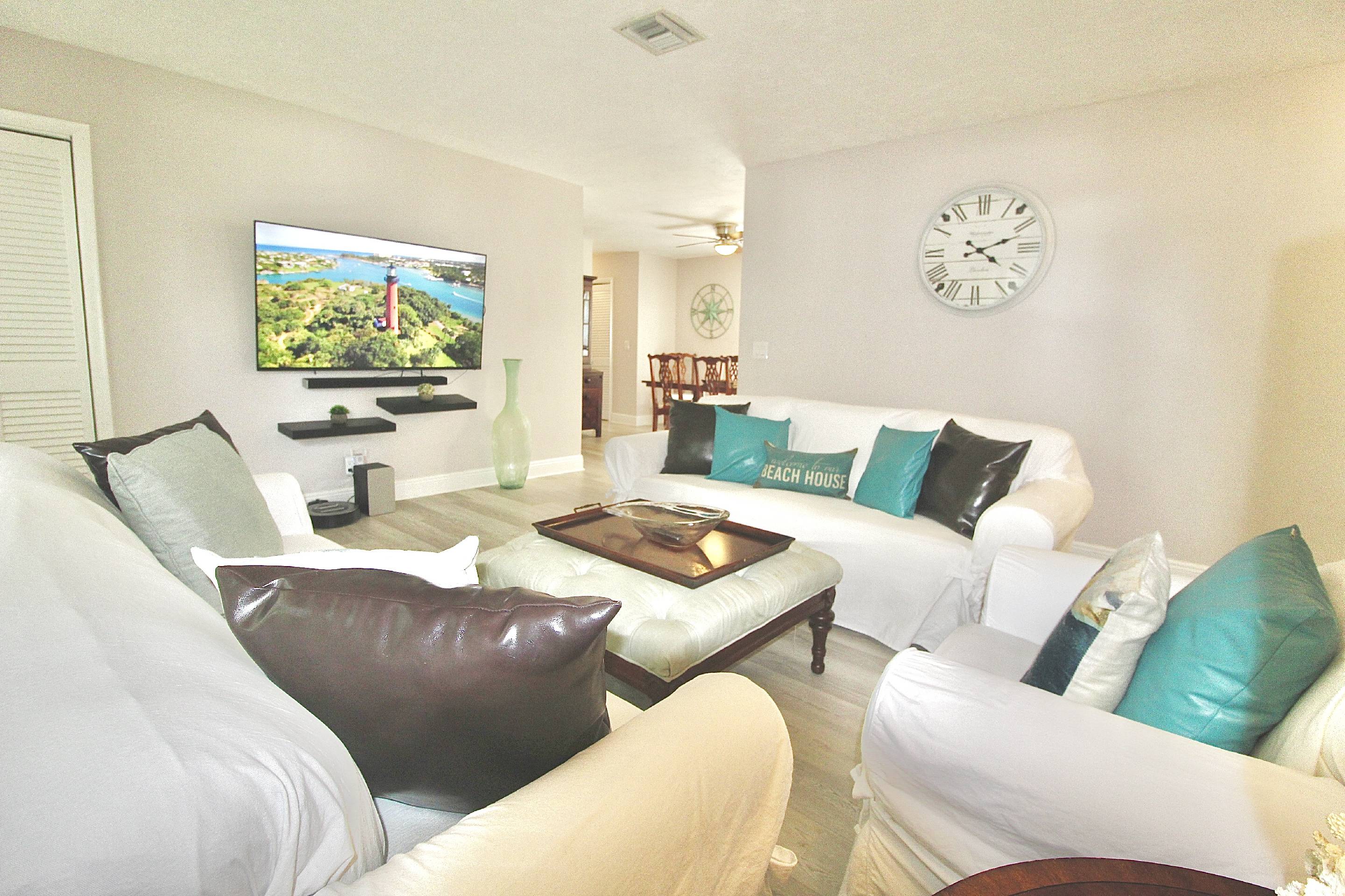 Charming Beach Style Home With Elegant Vintage Vibe - Cozy Retreat - Jupiter, FL