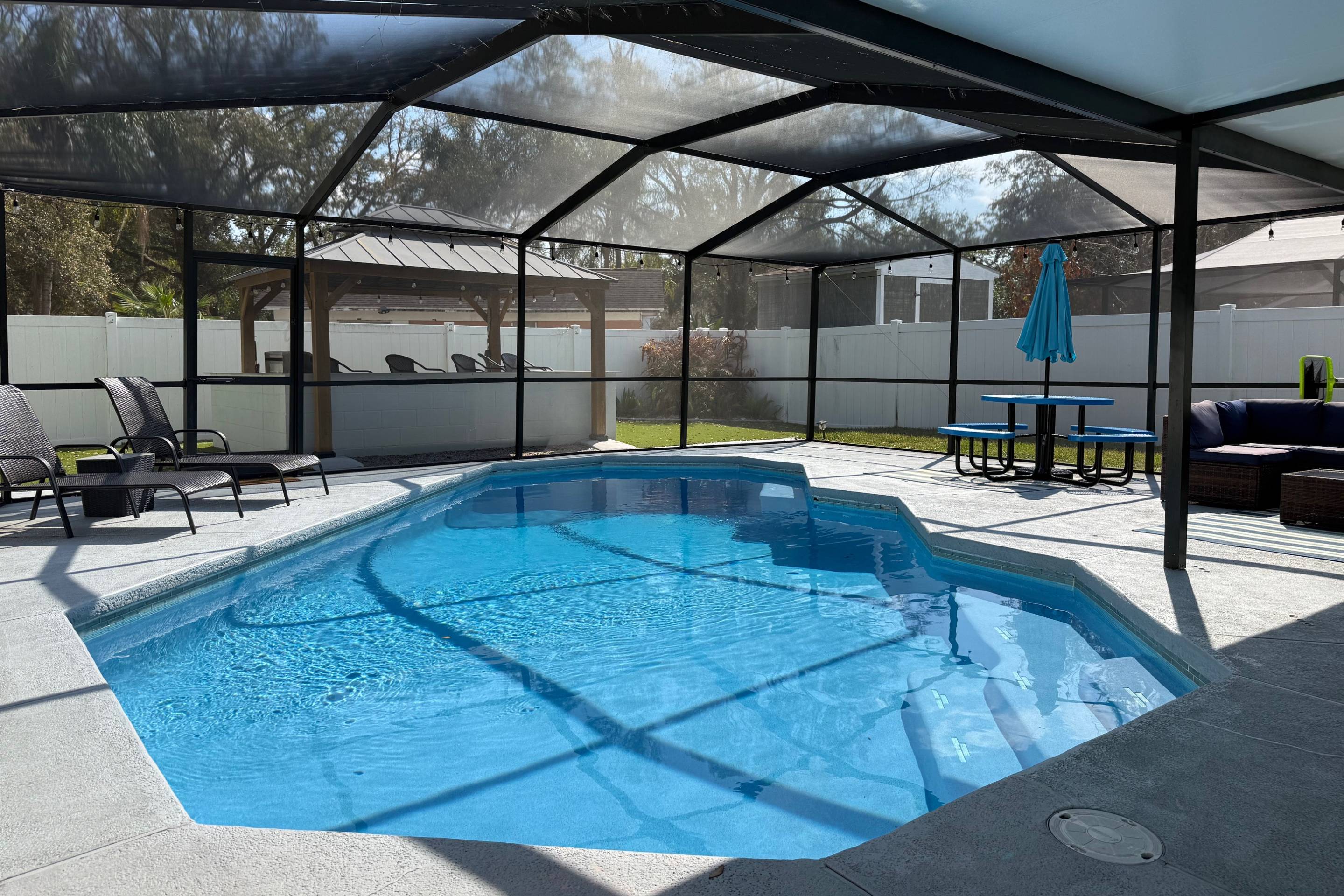 Heated Saltwater Pool And Outdoor Kitchen - Cozy Relaxing Retreat - Tampa, FL