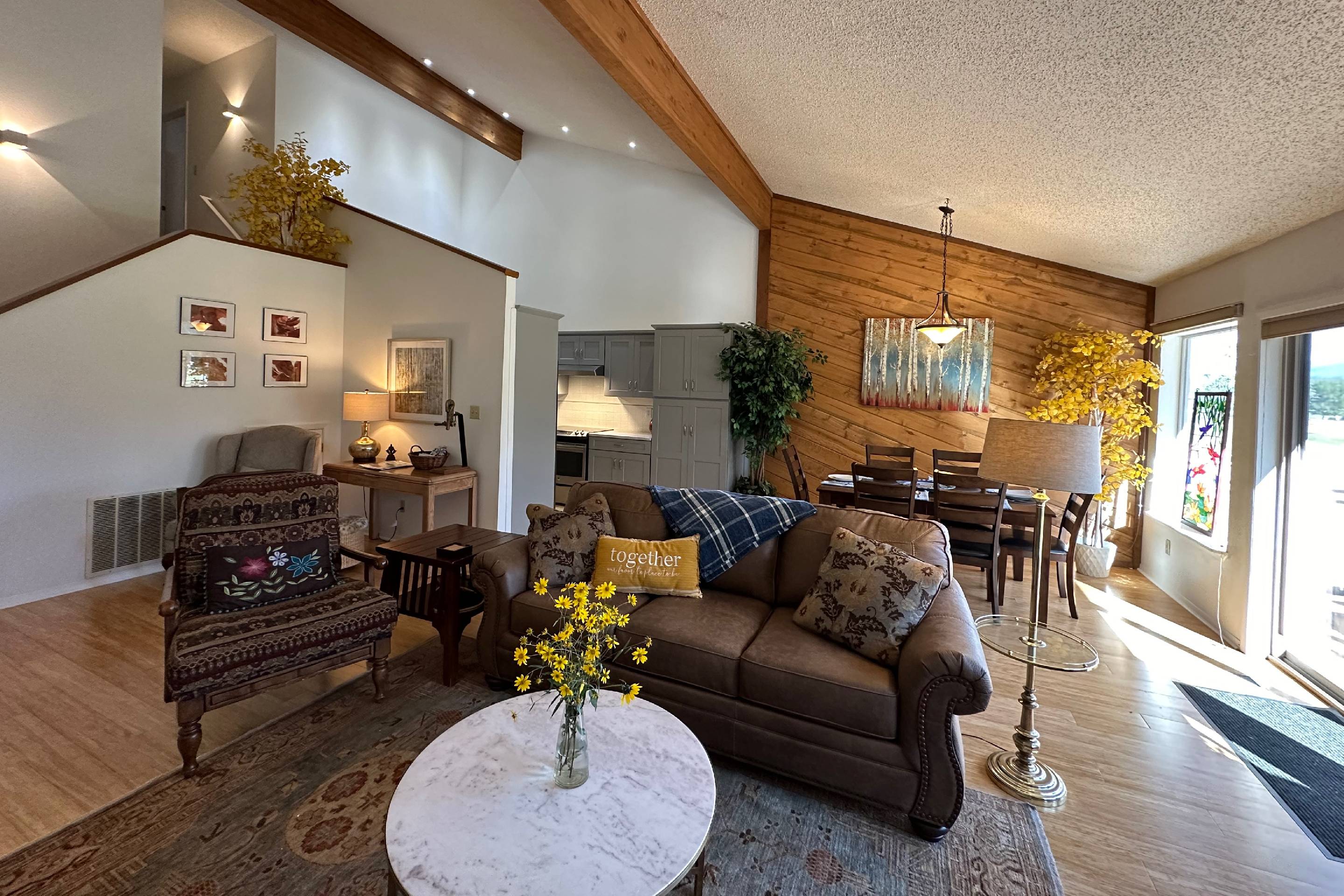 Spacious Condo With Mountain Views - Charming Retreat In Pagosa Springs - Pagosa Springs, CO