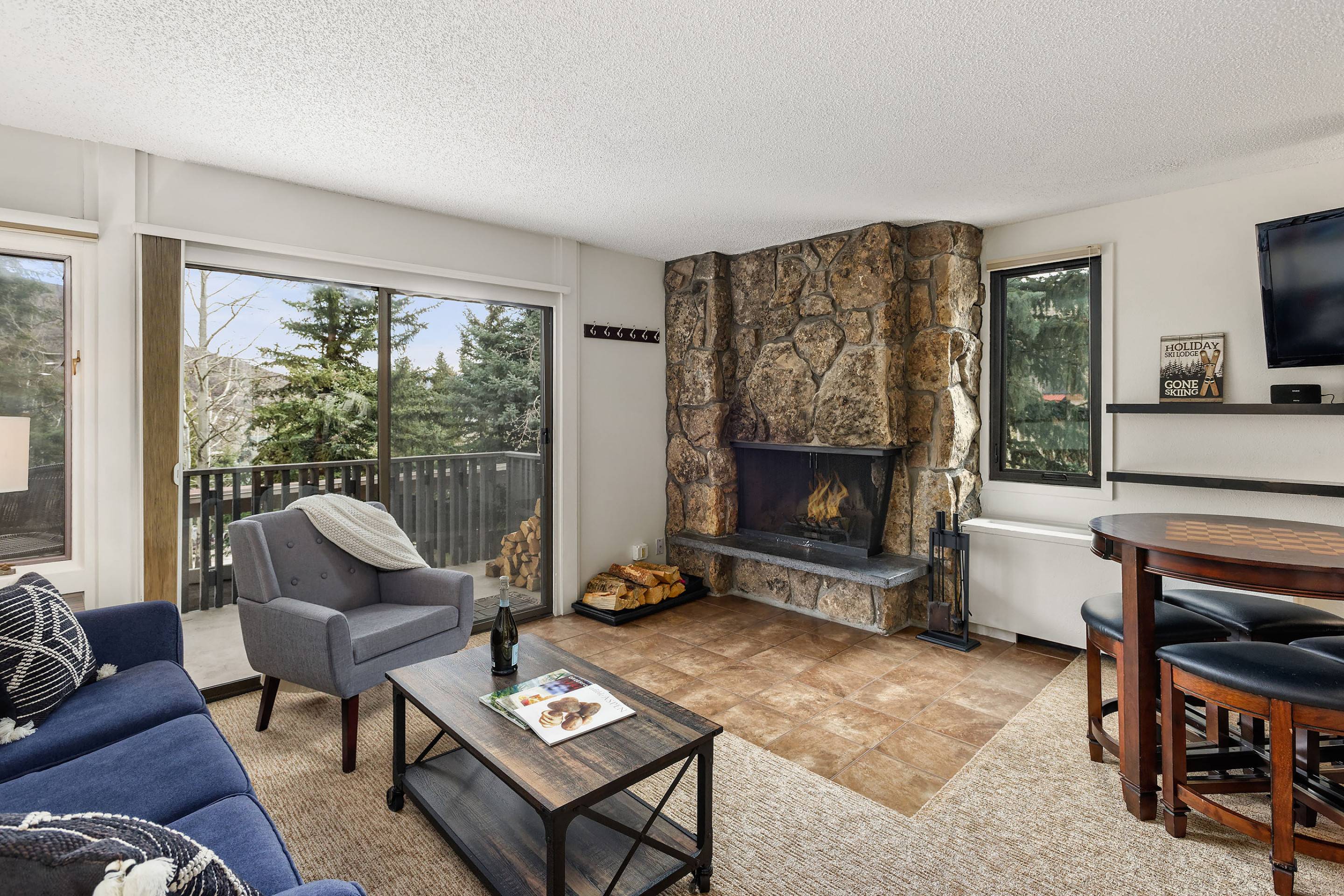 Ski-in Access And Cozy Fireplace - Spectacular Mountain Retreat - Snowmass Village, CO