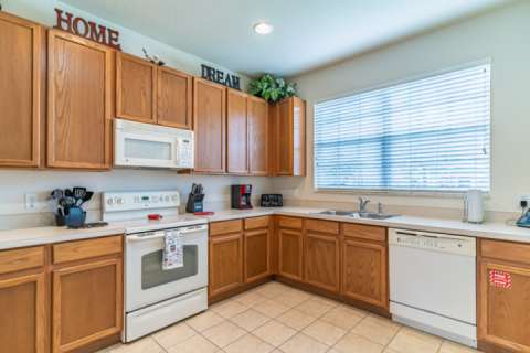 2633 Trafalgar Village
