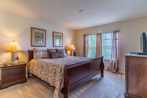 2633 Trafalgar Village