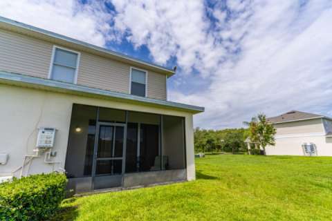 2633 Trafalgar Village
