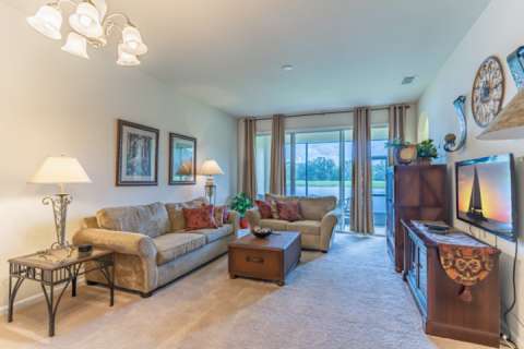 2633 Trafalgar Village