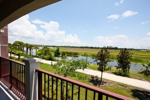 5048 Vista Cay
