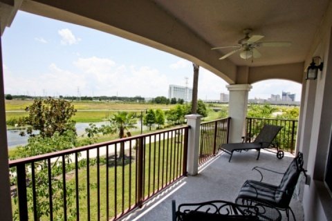 5048 Vista Cay