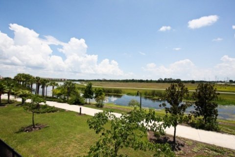 5048 Vista Cay