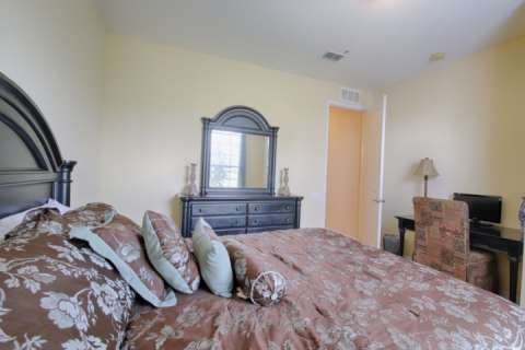 5048 Vista Cay