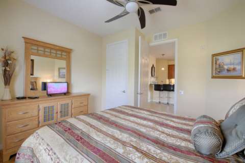 5048 Vista Cay