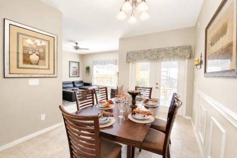 8960 Paradise Palms
