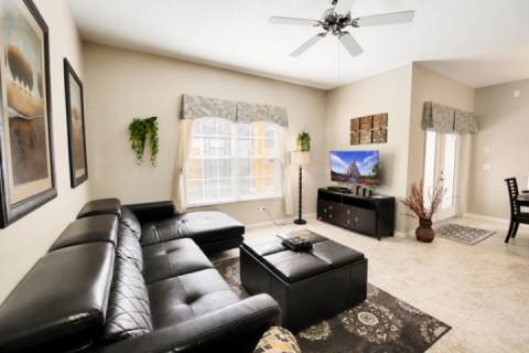 8960 Paradise Palms