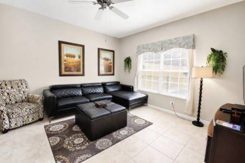 8960 Paradise Palms