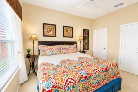 8960 Paradise Palms