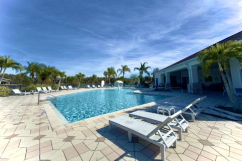 2633 Trafalgar Village