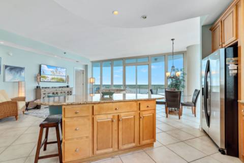 Lagoon Tower 1402