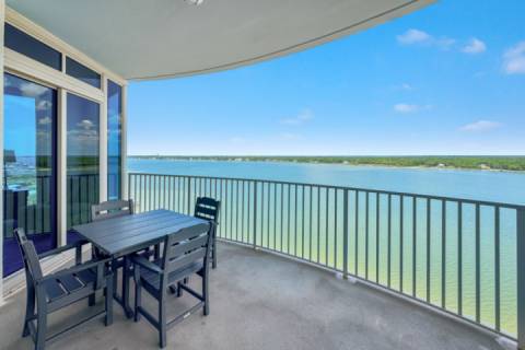 Lagoon Tower 1402
